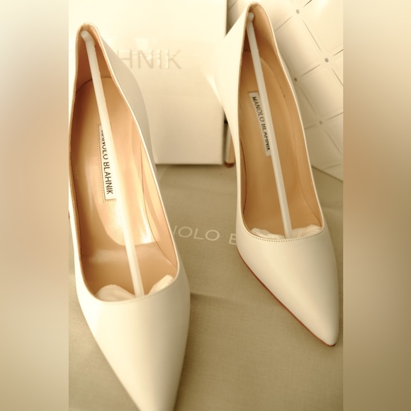 Manolo Blahnik BB Leather Pump 37.5 (8) - Picture 3 of 5